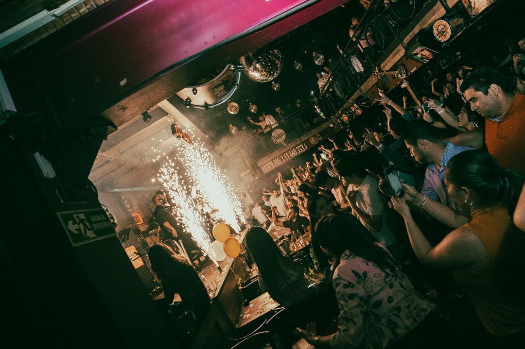 4 40 Music Hall-4c7d0b4f-9d01-4e1f-873a-78f7f3f1120b