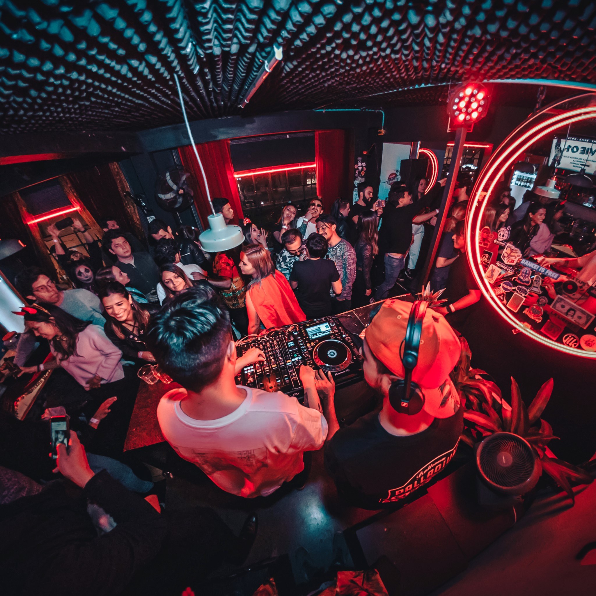 Haus Bar-e9da4471-95a6-4d0b-b120-fdb796e3f92f