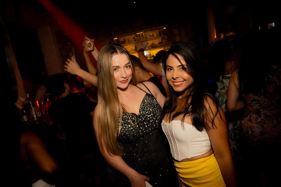 Ibiza Isla Records-fb0790fd-b22a-42a3-a99d-c51f66ab82b2