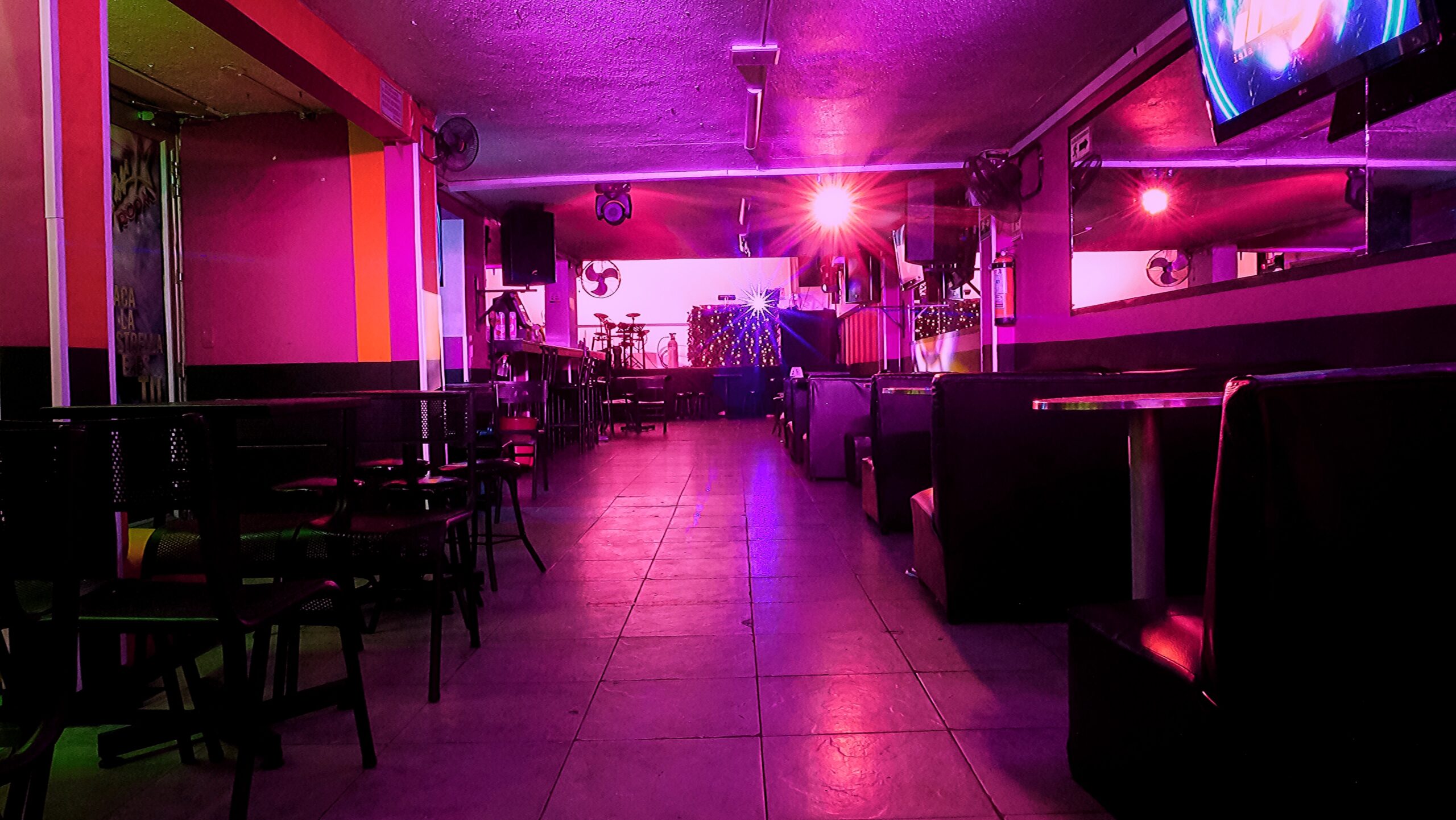 Ibiza Isla Records-2b90f2e9-3e4e-4bcb-9f81-40c951ee0ca8