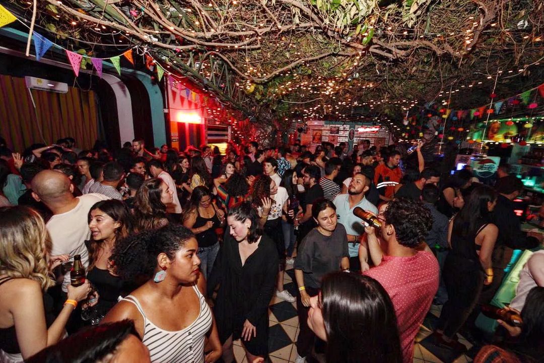 La Piel Roja Bar