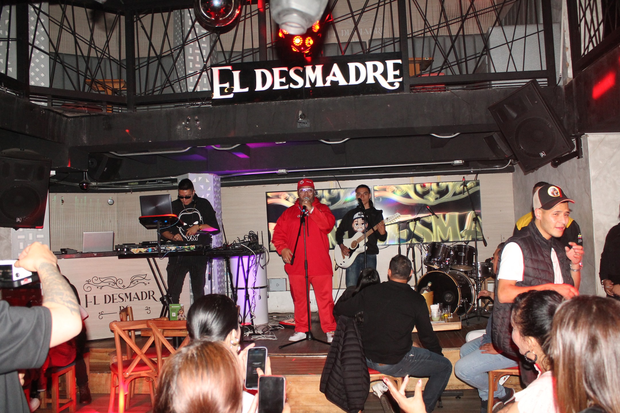 El Desmadre Bar